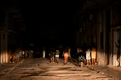 rede-eletrica-de-cuba-entra-em-colapso,-deixando-milhoes-de-pessoas-sem-energia