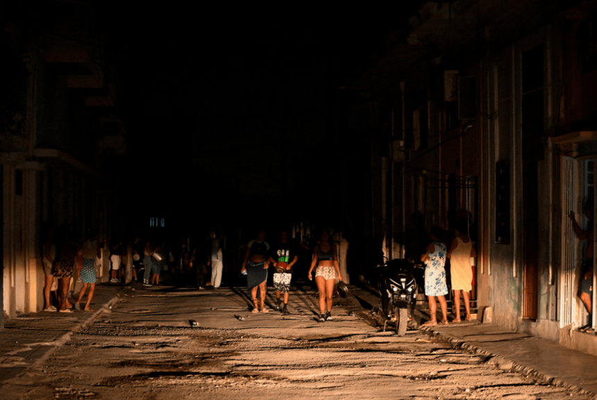 rede-eletrica-de-cuba-entra-em-colapso,-deixando-milhoes-de-pessoas-sem-energia