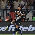 “o-vasco-nao-merece-estar-la-embaixo”:-thiago-mendes-marca-e-garante-virada-no-classico
