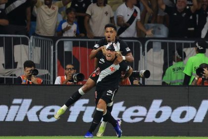 “o-vasco-nao-merece-estar-la-embaixo”:-thiago-mendes-marca-e-garante-virada-no-classico