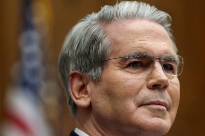 tesouro-dos-eua-emite-autorizacao-temporaria-para-venda-de-petroleo-do-ira-retido