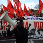crise-na-moradia-em-portugal-leva-manifestantes-as-ruas-em-lisboa-e-mais-15-cidades