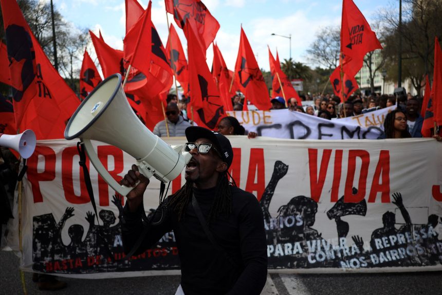 crise-na-moradia-em-portugal-leva-manifestantes-as-ruas-em-lisboa-e-mais-15-cidades