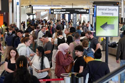 eua:-entenda-o-impasse-orcamentario-que-fez-trump-ameacar-enviar-ice-para-aeroportos