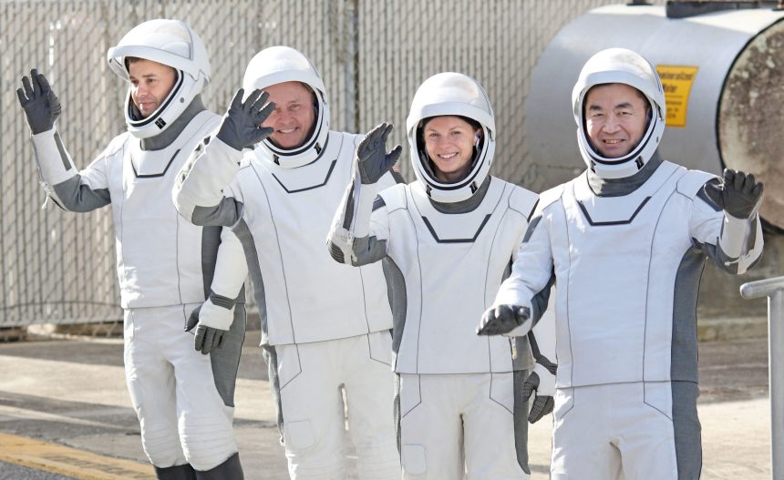 astronauta-revela-problema-medico-que-levou-a-nasa-a-antecipar-retorno-de-missao