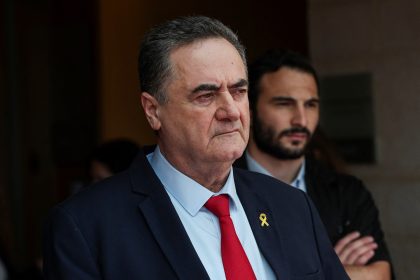 israel-destruira-todas-as-casas-perto-da-fronteira-do-libano,-diz-ministro-da-defesa