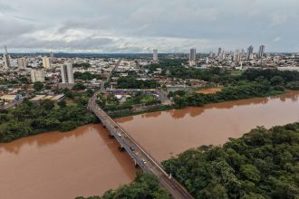 Rondonópolis registra saldo positivo no Caged janeiro de 2026 com 773 novos empregos. Setor de serviços liderou as contratações na cidade.