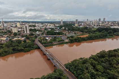 Rondonópolis registra saldo positivo no Caged janeiro de 2026 com 773 novos empregos. Setor de serviços liderou as contratações na cidade.