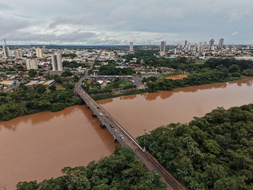 Rondonópolis registra saldo positivo no Caged janeiro de 2026 com 773 novos empregos. Setor de serviços liderou as contratações na cidade.