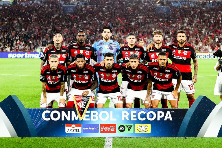 A Torcida Jovem do Flamengo emitiu nota oficial criticando o técnico Filipe Luís e a postura do elenco em meio à crise na temporada 2026.