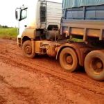 Com o excesso de chuvas em Matupá, produtores perdem até 40% da safra e enfrentam atoleiros na MT-322. Veja os detalhes da crise.