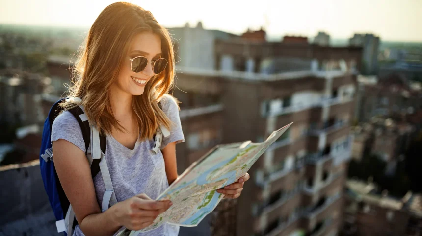 Pesquisa MTur e Unesco aponta que 40% das brasileiras já viajaram sozinhas. Saiba quais os desafios de segurança e os destinos favoritos.