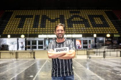 Justiça de SP aceita denúncia contra Duilio Monteiro Alves por apropriação indébita no uso de cartões do Corinthians.