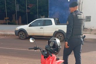 PM localiza motocicleta com registro de furto no Centro de Rondonópolis após alerta do sistema Vigia Mais.