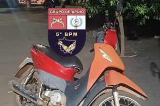 A PM realizou a prisão por mandado/receptação de um homem com moto roubada no bairro Sagrada Família, em Rondonópolis, nesta sexta-feira.
