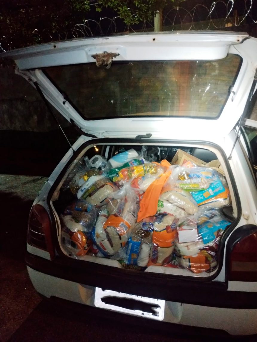 PM prende dupla com cestas básicas de facção após fuga no Residencial São José. Suspeitos levariam mantimentos para Guiratinga.