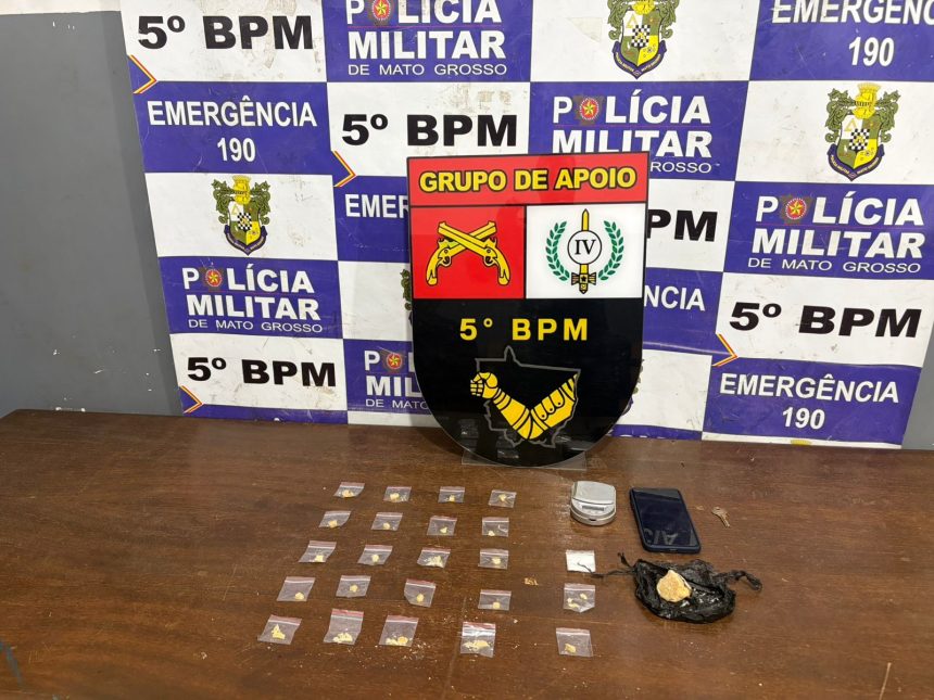 Polícia Militar prende suspeito por tráfico de drogas em Rondonópolis após encontrar cocaína em fundo falso de guarda-roupa no Carlos Bezerra.