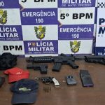 A PM intercepta sequestro em Rondonópolis após perseguição e confronto na MT-270. Dois suspeitos foram baleados e reféns foram libertados.
