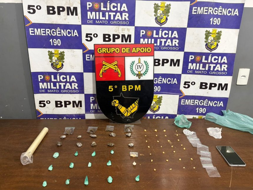 Polícia Militar apreende adolescente com diversas porções de cocaína e maconha no Alfredo de Castro por tráfico ilícito de drogas.