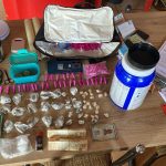 Gaeco e PM combatem o tráfico ilícito de drogas na Vila Garça Branca. Entorpecentes foram encontrados enterrados em residência.