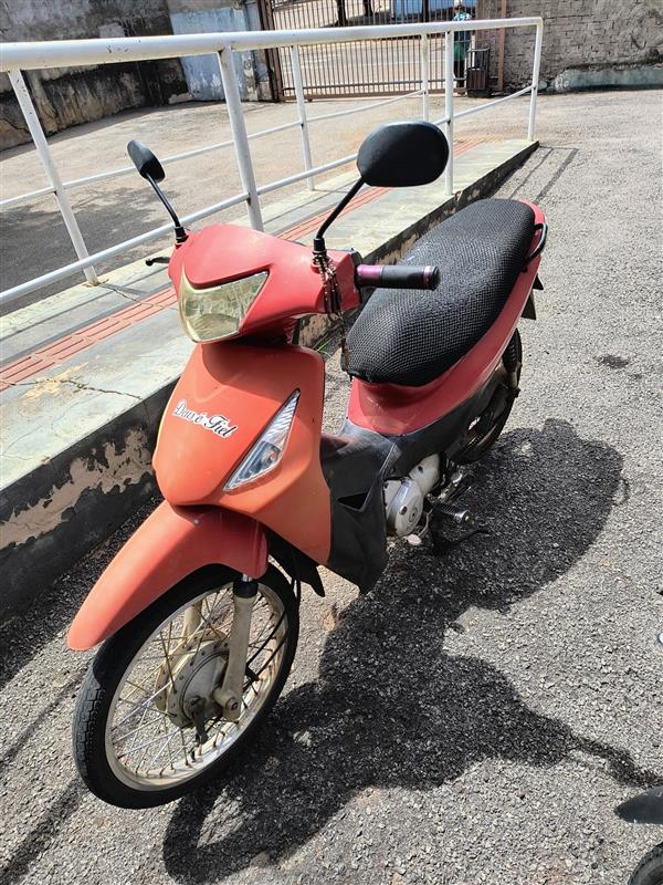 PM apreende moto clonada em Rondonópolis após vítima denunciar multas falsas por adulteração de sinal identificador de veículo automotor.
