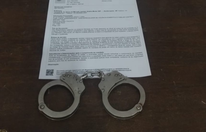 Homem com tornozeleira desligada é detido em Rondonópolis após confirmação de prisão por mandado de violência doméstica no Centro.