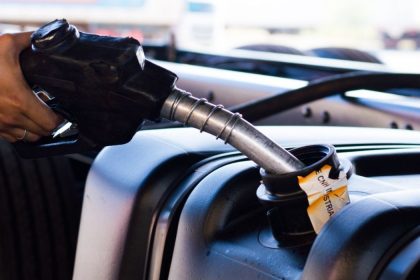 Com alta no preço do diesel chegando a 29%, produtores de Mato Grosso temem impactos na colheita e custos recordes no campo.