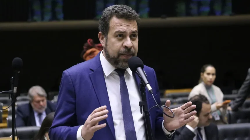 Guilherme Boulos (PSOL), ministro da Secretaria-Geral da Presidência da República e deputado federal licenciado • Kayo Magalhães/Câmara dos Deputados