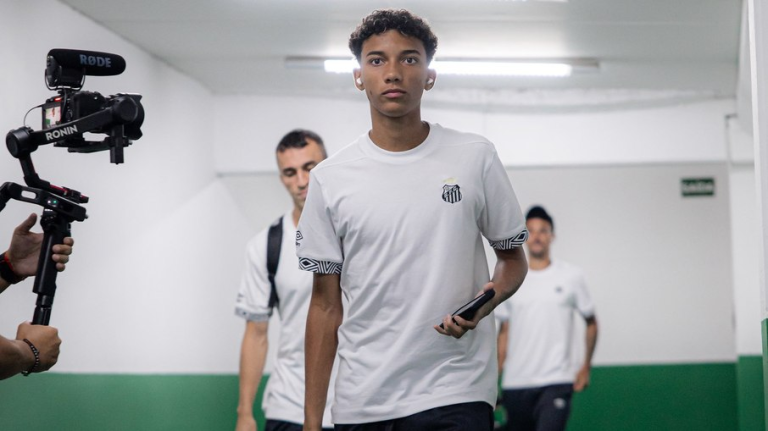 Santos e representantes discutem a renovação de Robinho Jr. em reunião com Marcelo Teixeira.