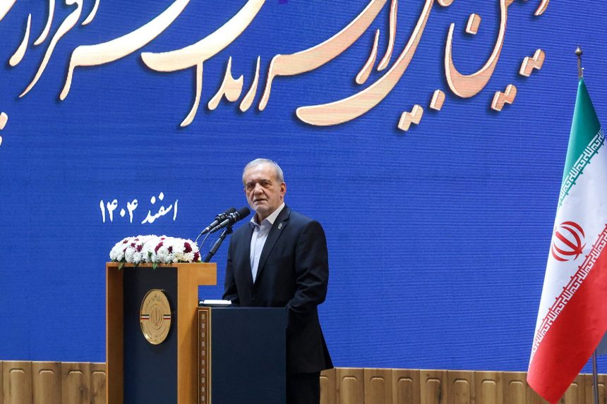 presidente-iraniano-diz-em-carta-que-ira-nao-tem-inimizade-com-americanos-comuns