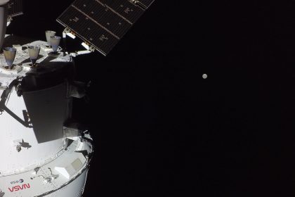 astronautas-da-artemis-ii-deixam-lado-oculto-da-lua-e-retomam-contato-com-a-terra