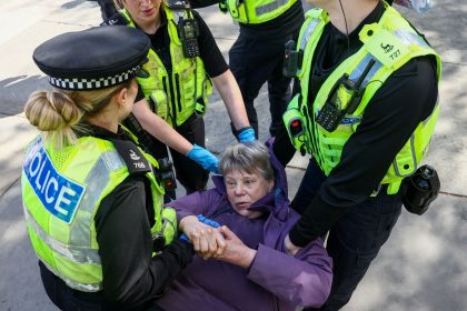 policia-prende-212-manifestantes-em-londres-em-ato-contra-veto-a-grupo-pro-palestina