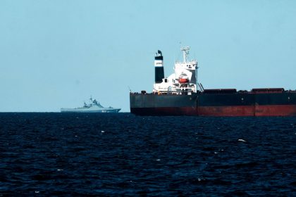 “frota-fantasma”-opera-fora-dos-radares,-mas-transporta-quase-20%-do-petroleo-global