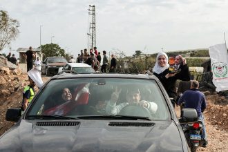 ormuz-reabre,-petroleo-desaba-e-guerra-no-oriente-medio-entra-em-fase-decisiva