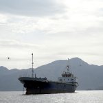 ira-volta-a-fechar-estreito-de-ormuz-apos-eua-manter-bloqueio-naval