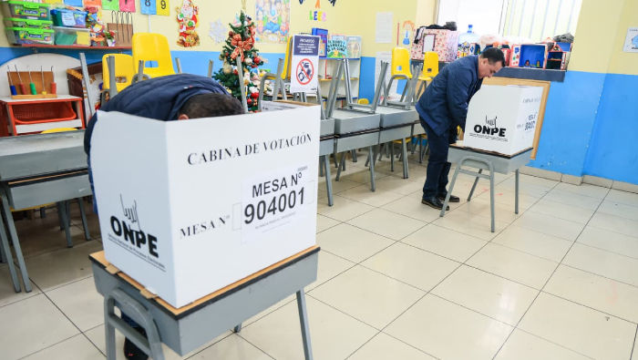 eleicao-no-peru-trava-com-15-mil-contestacoes-e-resultado-oficial-so-saira-em-maio