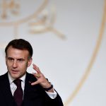 franca:-macron-pede-negociacoes-para-reforcar-cessar-fogo-entre-libano-e-israel