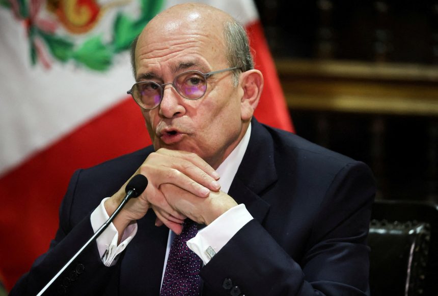 crise-no-peru:-ministros-acusam-presidente-de-mentir-sobre-compra-de-cacas-f-16