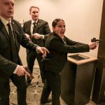 trump-e-retirado-as-pressas-apos-tiros-serem-ouvidos-em-jantar-na-casa-branca