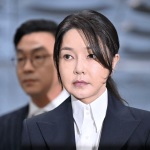 coreia-do-sul:-ex-primeira-dama-pega-4-anos-de-prisao-por-manipular-acoes-e-suborno