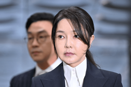 coreia-do-sul:-ex-primeira-dama-pega-4-anos-de-prisao-por-manipular-acoes-e-suborno
