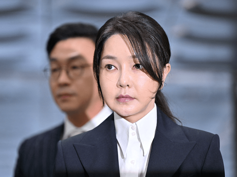 coreia-do-sul:-ex-primeira-dama-pega-4-anos-de-prisao-por-manipular-acoes-e-suborno