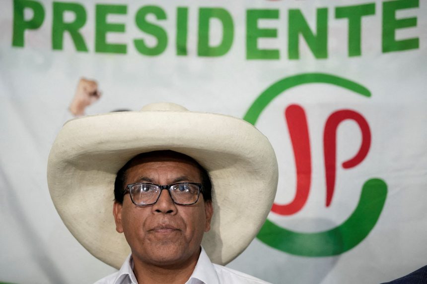 candidato-de-esquerda-vai-ao-2o-turno-presidencial-no-peru-apos-um-mes-de-apuracao