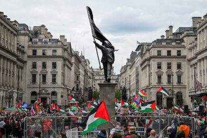 milhares-marcham-em-londres-em-protestos-separados-contra-imigracao-e-pro-palestinos