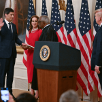 trump-diz-a-kevin-warsh-para-fazer-“o-que-quiser”-em-posse-do-novo-presidente-do-fed