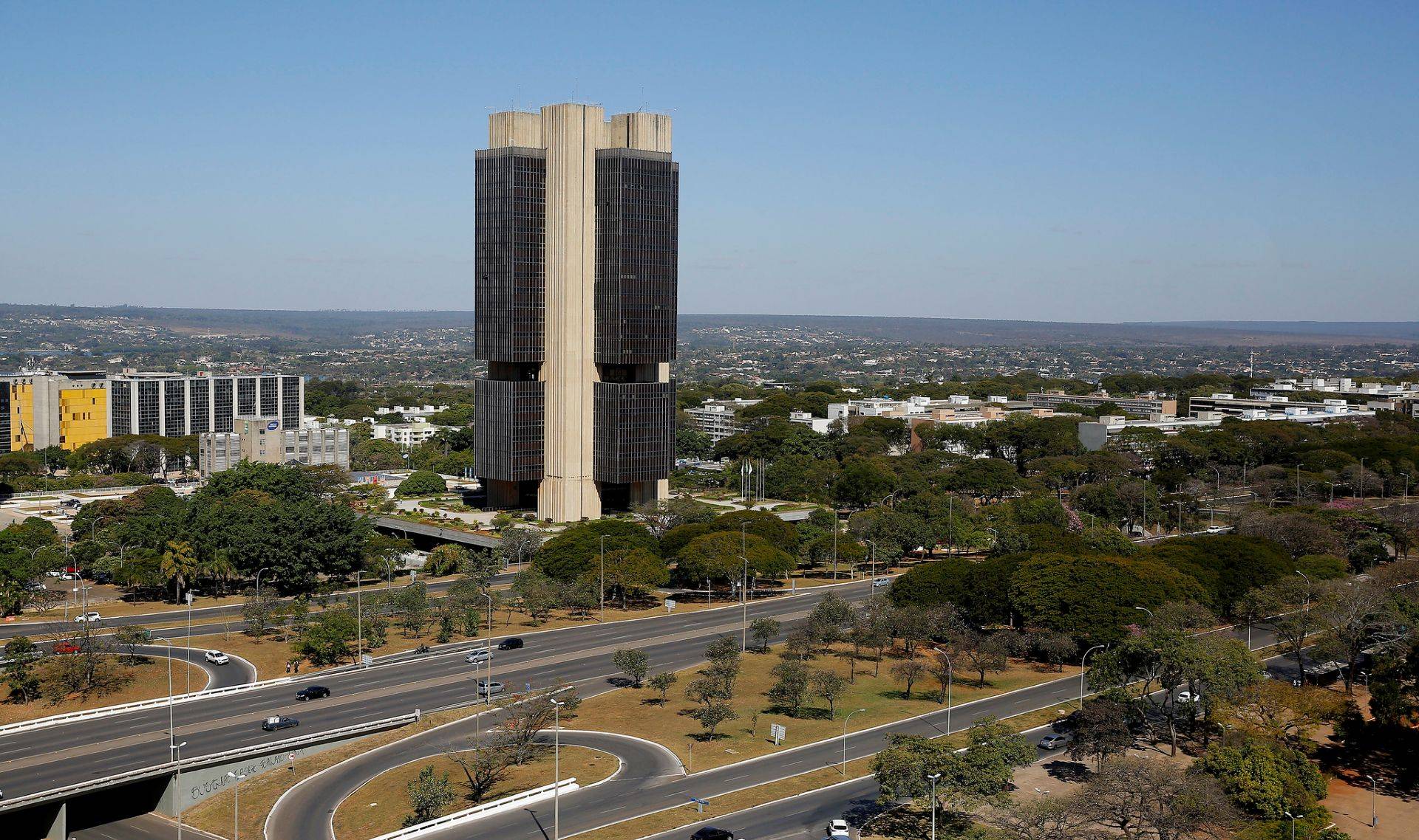 Mercado projeta redução da inflação para 2026; PIB e Selic permanecem estáveis