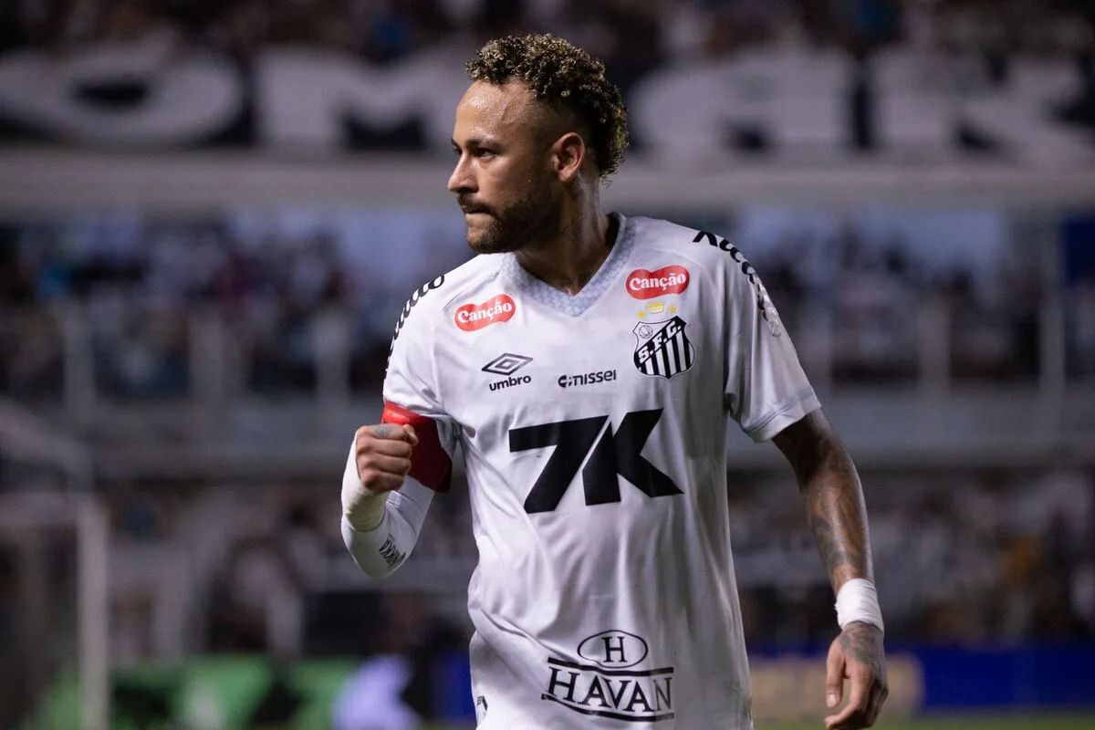 Santos expressa preocupação com polêmicas envolvendo Neymar