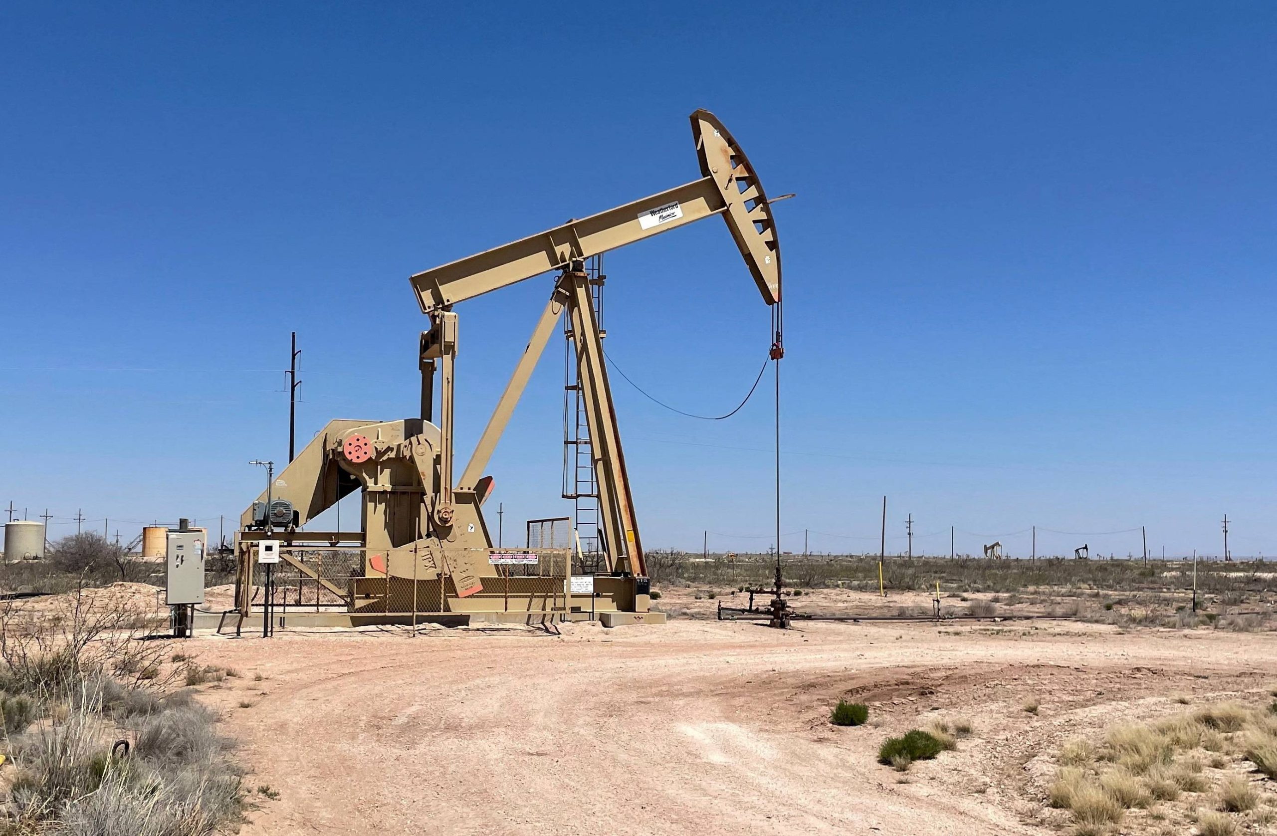 Queda de estoques de petróleo nos EUA impacta preços internacionais