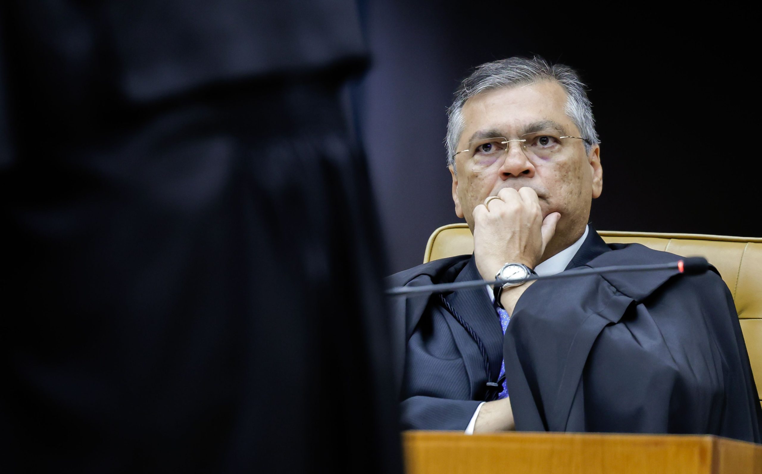 Especialista questiona momento de bloqueio de Dino contra presidente do PL