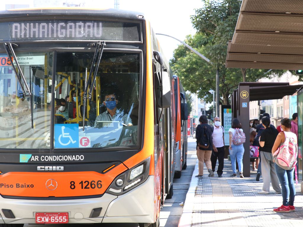 TST nega adicional a motoristas de ônibus que cobram passagens